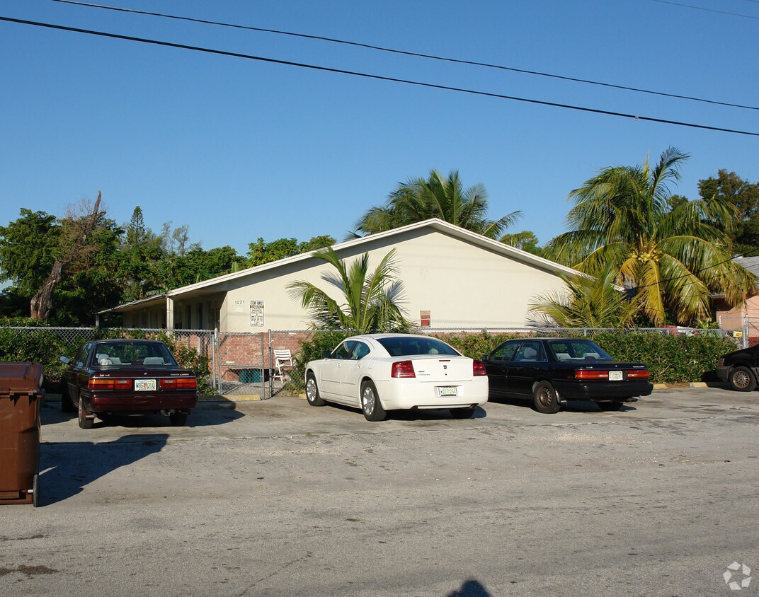 Primary Photo - 1221 NE 6th Ave