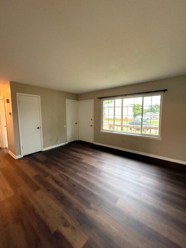 Foto del edificio - 205 Glenwood Ln