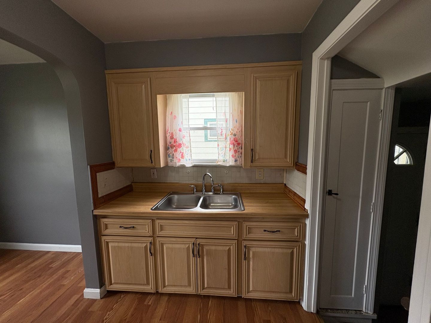 5210 Cato St Maple Heights, OH 44137 – photo 2