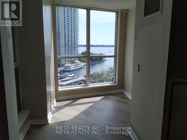 Photo du bâtiment - 208 Queens Quay W