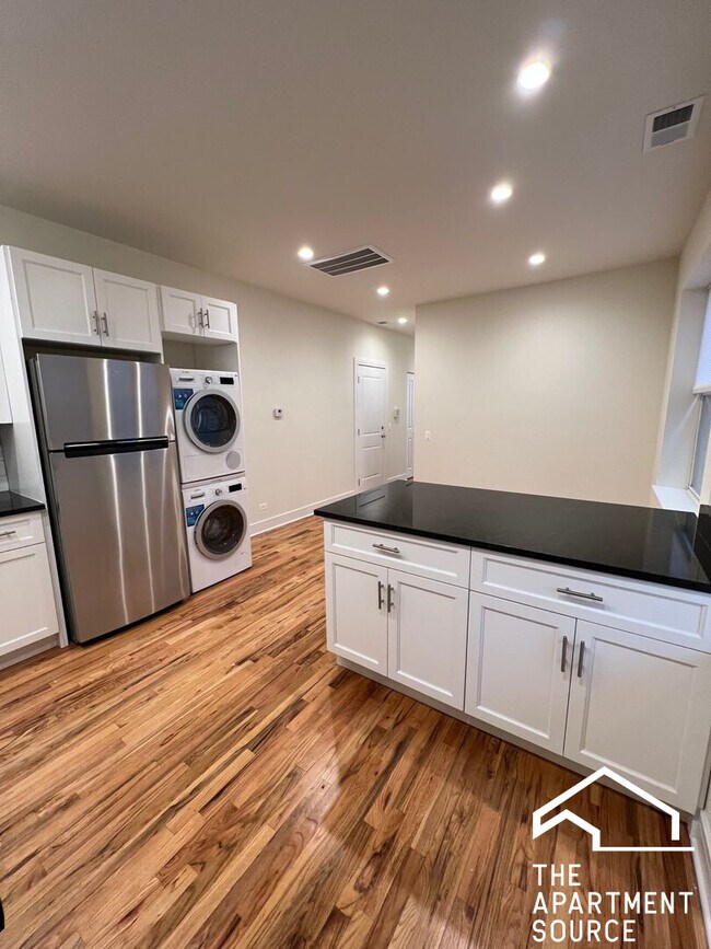 Foto del edificio - 3230 N Clark St