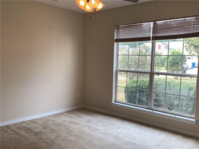 Building Photo - 755 Willow Springs Dr