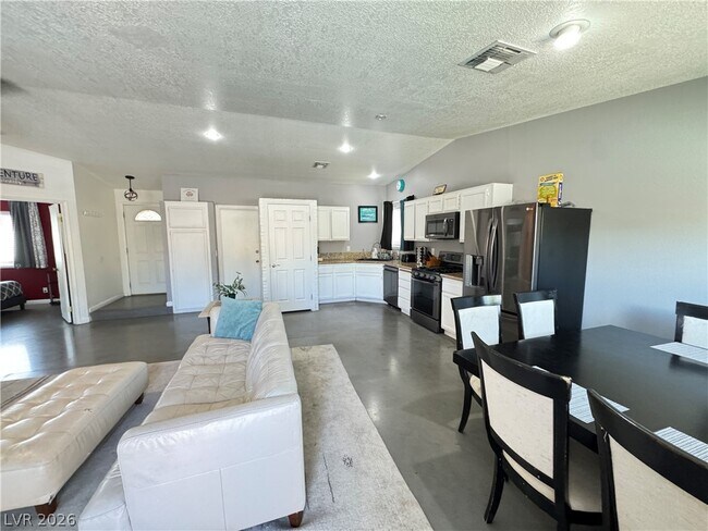 Foto del edificio - 7267 Sixshooter Dr