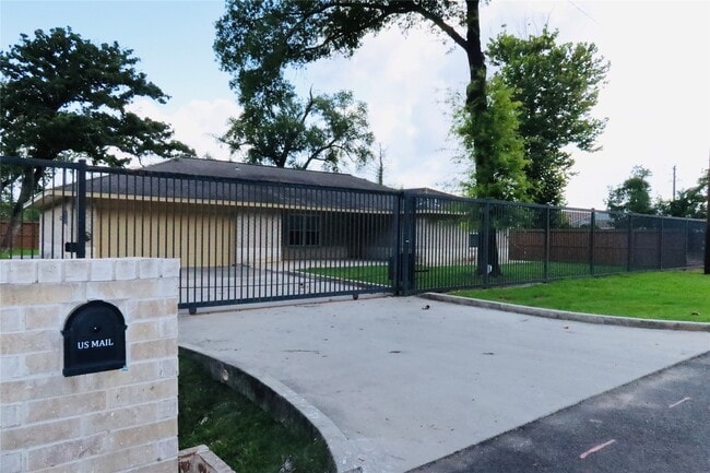 Foto del edificio - 13121 Unison Rd