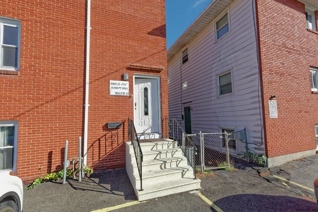 Building Photo - 23 McAlpin St