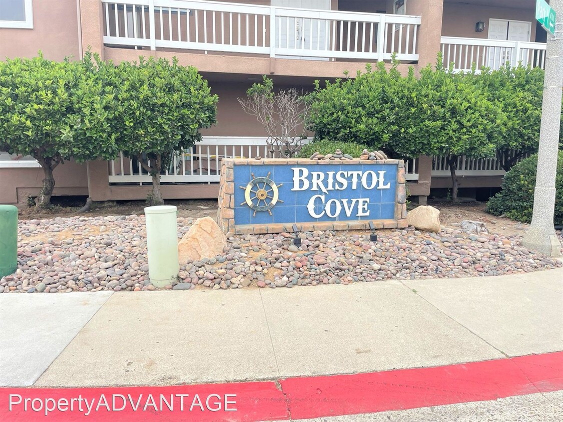 Foto principal - 2 br, 2 bath House - 4705 Marina Dr #21