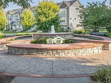 Building Photo - Beautiful Townhome in a Great Neighborhood