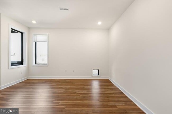 Building Photo - 2411 Kensington Ave