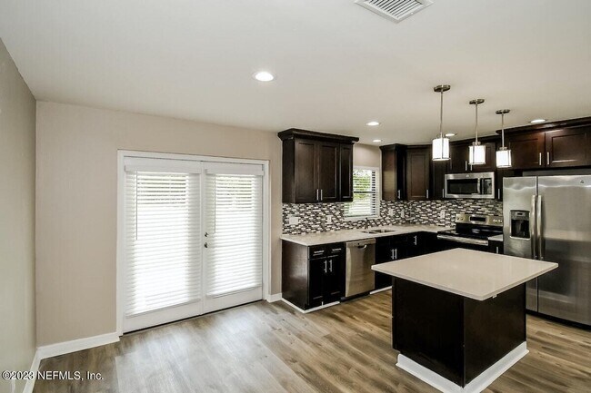 Foto del edificio - 5534 Enchanted Dr