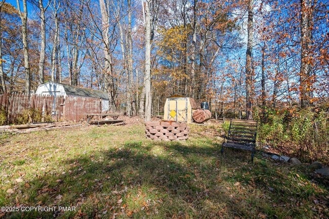 Building Photo - 202 Palomino Pl