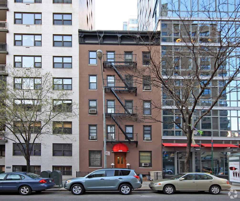 Primary Photo - 402 E 72nd St