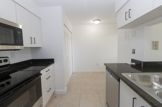 Foto del edificio - 17520 NW 67th Pl