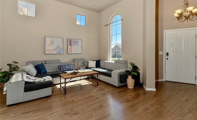 Foto del edificio - 5 Bed 4 Bath 3 Car Garage Home in Wolf Ran...