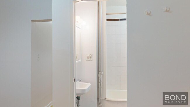 Foto del edificio - 369 Broome St