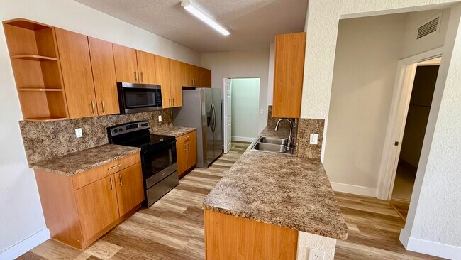 Foto del edificio - 3545 Forest Hill Blvd