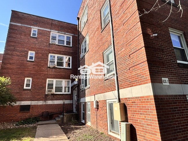Building Photo - 4200 Grand Ave