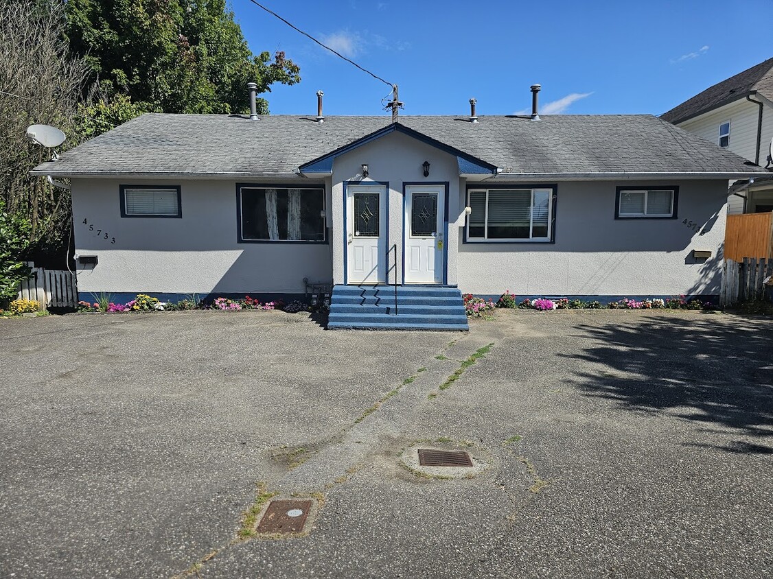 Primary Photo - 45735 Lewis Ave