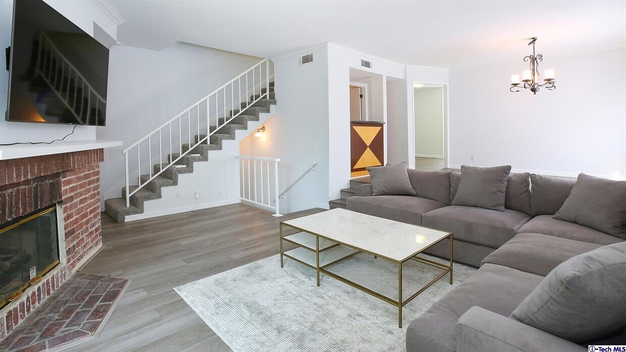 Foto principal - 5100 Riverton Ave