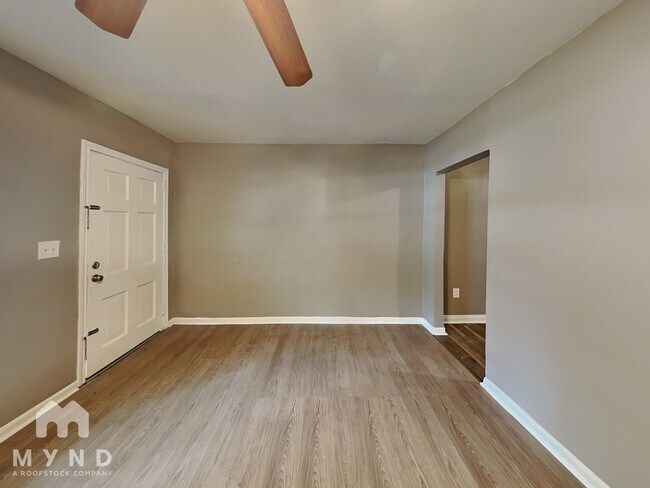Building Photo - 732 Redwater Rd