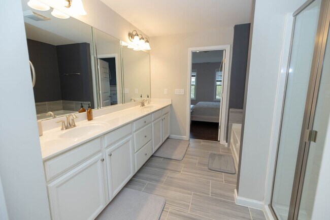 Foto del edificio - 7245 Heritage Oak Ct