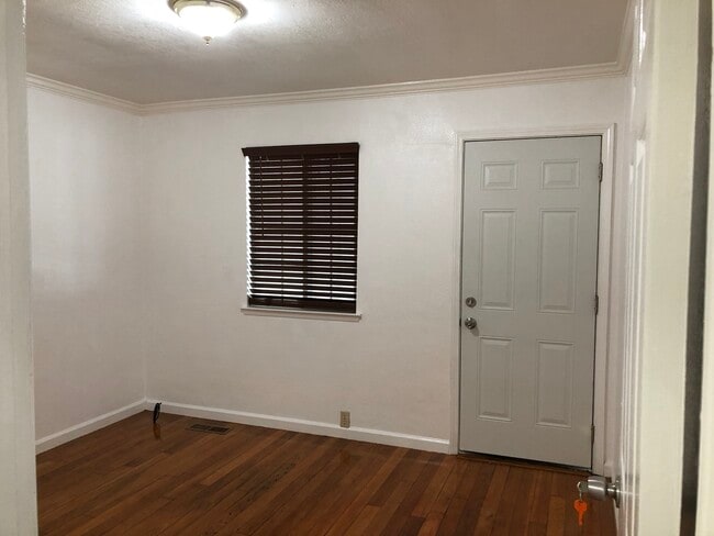 Building Photo - 285 Bartlett Ave