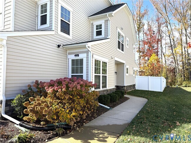 Foto del edificio - 4018 Tin Roof Way