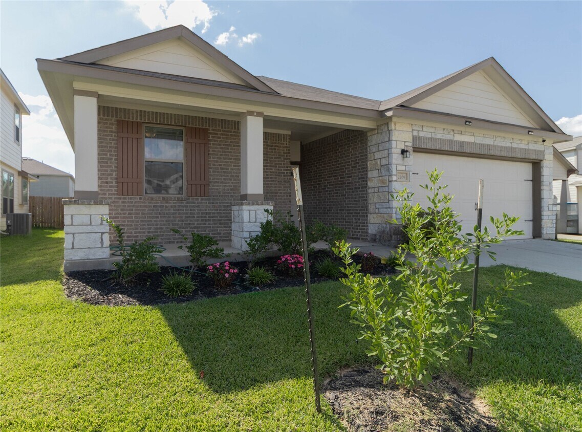 Foto principal - 2209 Cedar Vly Dr