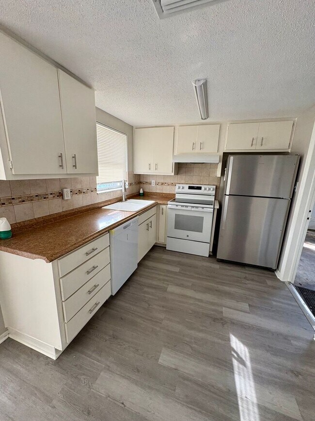 Foto del edificio - 7936 Pineapple Ln