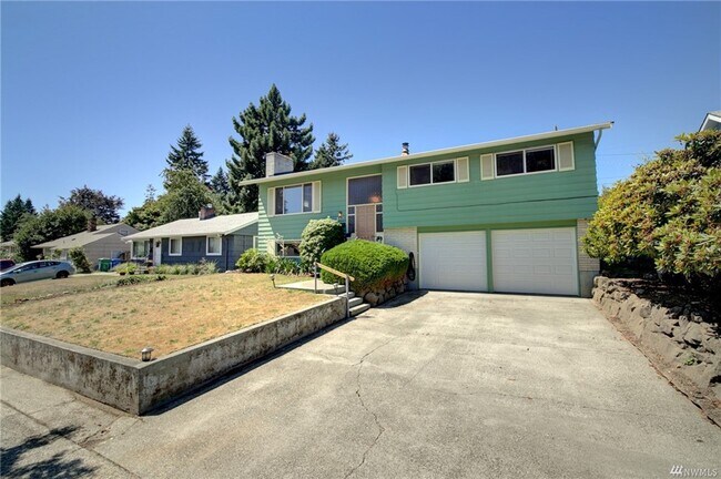 Building Photo - 8421 31st Ave SW