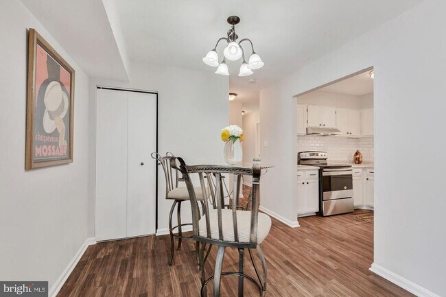 Foto del edificio - 6151 Edsall Rd