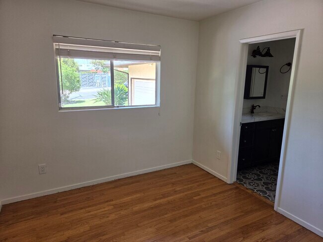 Foto del edificio - 4734 Laurelgrove Ave