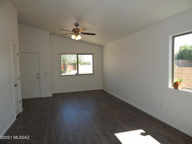 Foto del edificio - 2340 W Golden Hills Rd