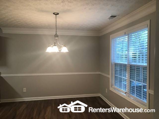 Building Photo - Brick Traditional with 4 bedrooms and 2.5 ...