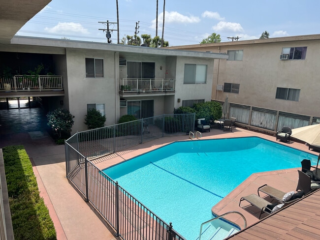 Área de la piscina - 11839 Magnolia Apartments