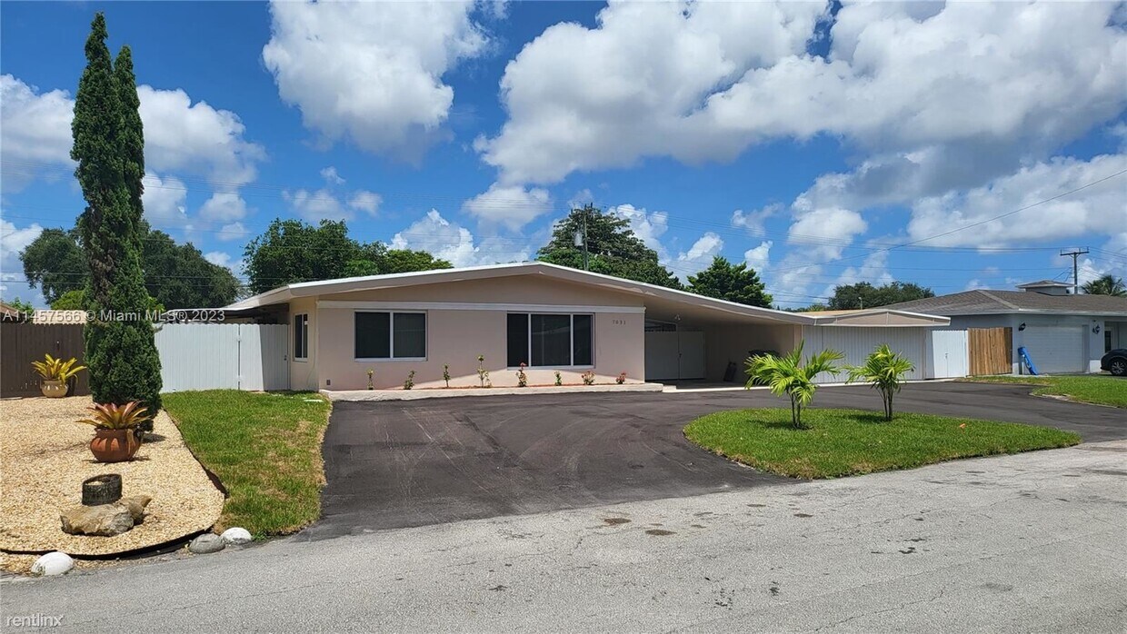 Foto principal - 3 br, 2 bath House - 7031 SW 16th St