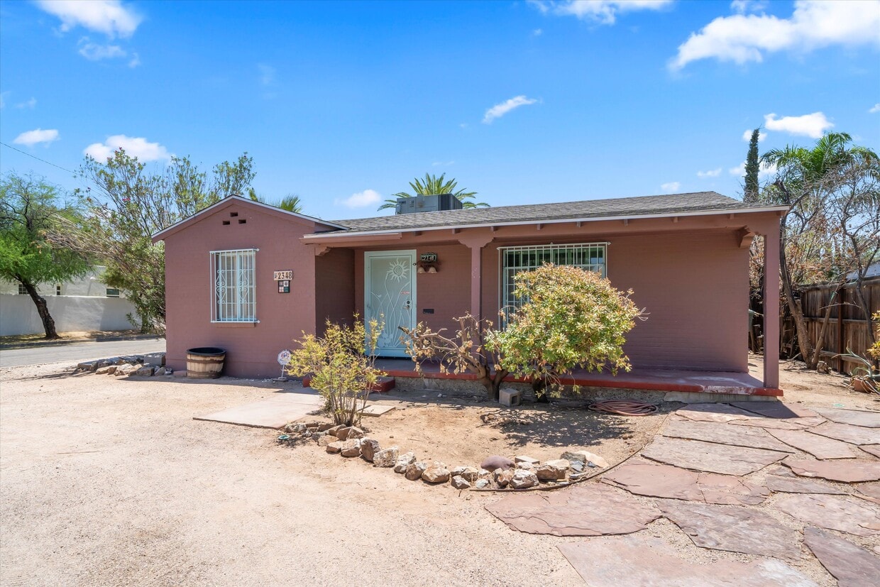 Primary Photo - 2348 E Drachman St
