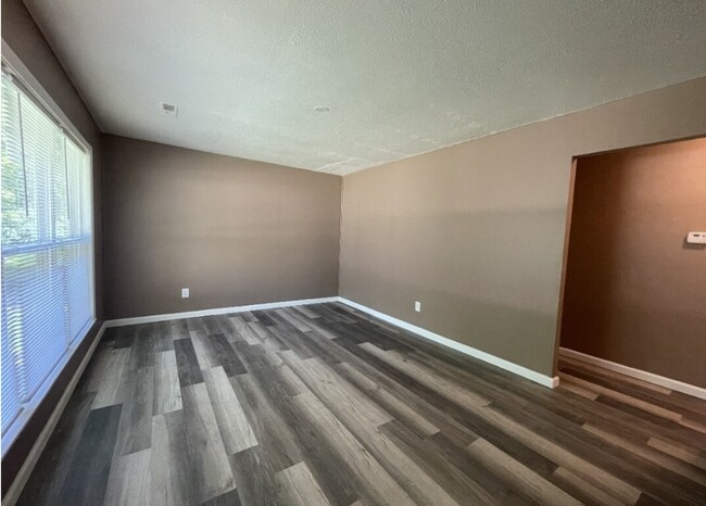 Foto del edificio - North End- 3 bed, 1 bath- A/O schools!