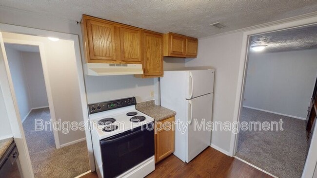 Building Photo - 852 Randler Ave