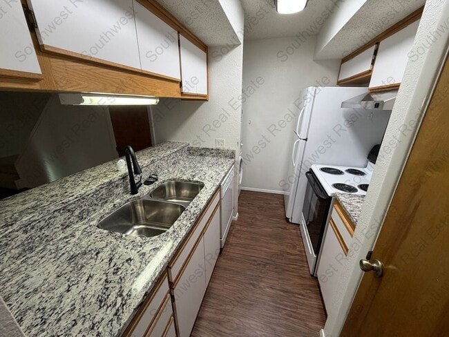 Building Photo - Great condo in Colonial Park