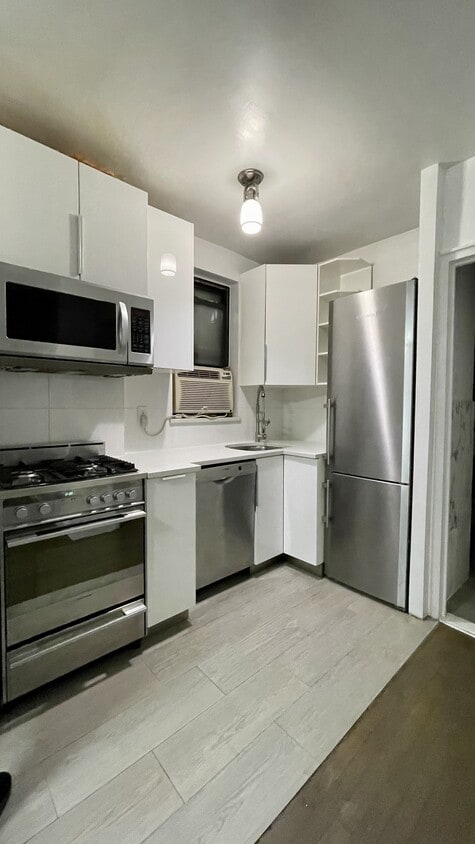 kitchen - 208 E 28th St