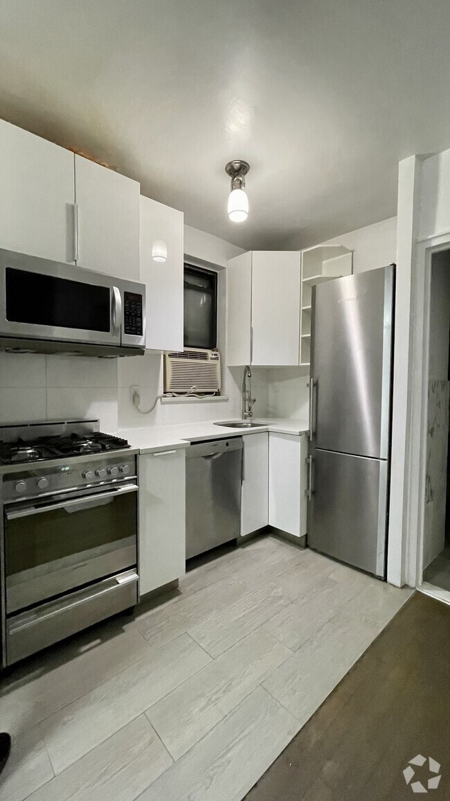 Building Photo - 208 E 28th St