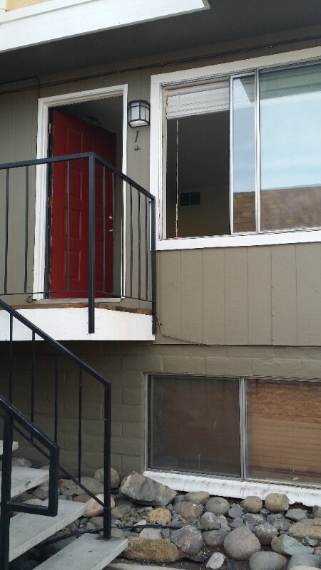 Building Photo - 1412 E 9th St