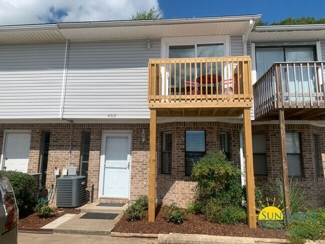 Building Photo - Waterfront 2 Story Townhouse with boat sli...