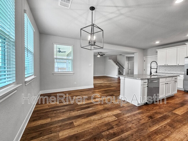 Building Photo - 109 Skyflower Ln