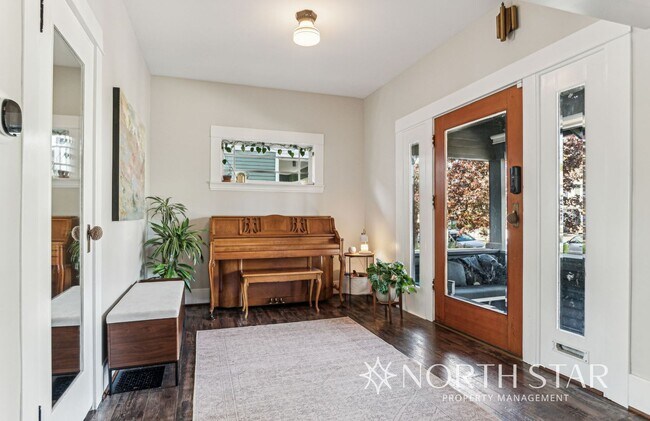 Foto del edificio - Beautifully Remodeled Classic Craftsman in Prime Portland Location