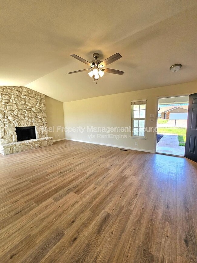 Foto del edificio - 1611 N Hickory Ave