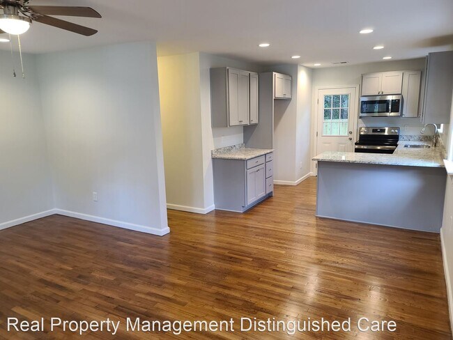 Building Photo - 3 br, 1 bath House - 1915 Helm Avenue