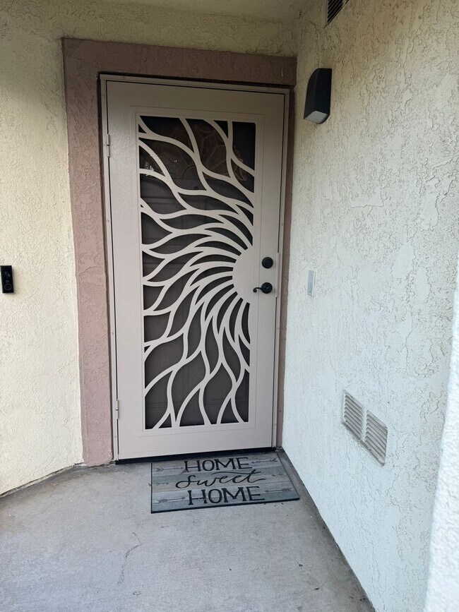 Foto del edificio - Short Term Furnished Beautiful SIngle Story Home