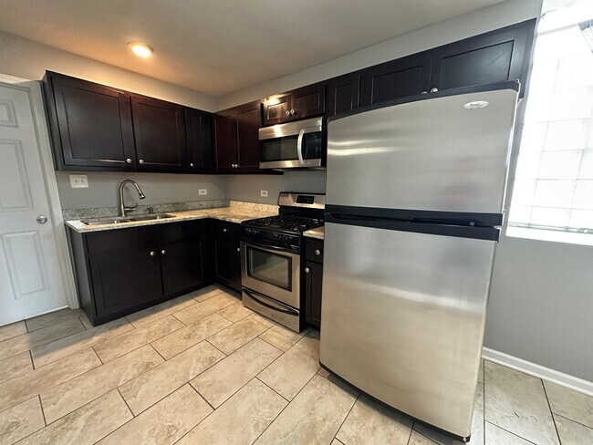 Foto del edificio - 2301 N Lockwood Ave