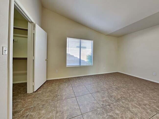 Foto del edificio - 4528 Possum Berry Ln